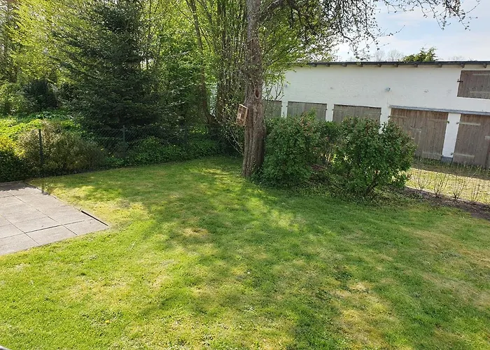 Charmante Haushaelfte Mit Garten Und Terrasse