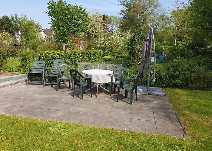 Charmante Haushaelfte Mit Garten Und Terrasse
