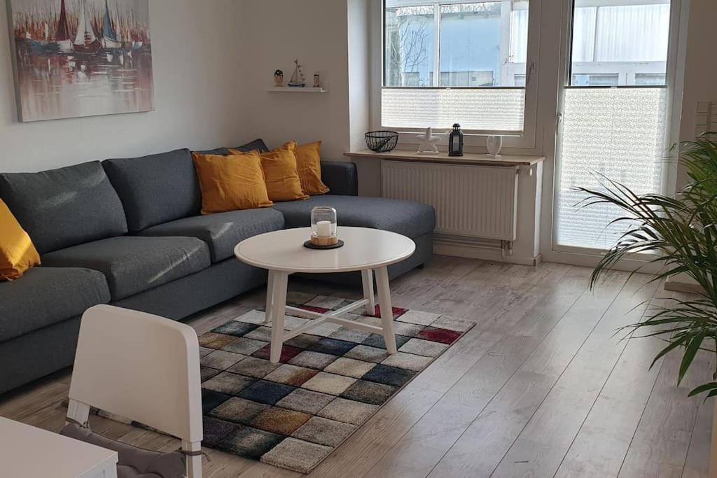 Apartment Charmante Haushaelfte Mit Garten Und Terrasse